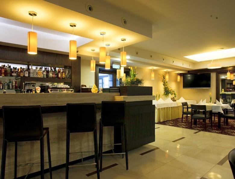 Hotel-Restauracja Platan Chrzanów Extérieur photo
