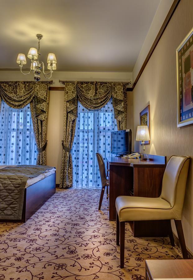 Hotel-Restauracja Platan Chrzanów Extérieur photo